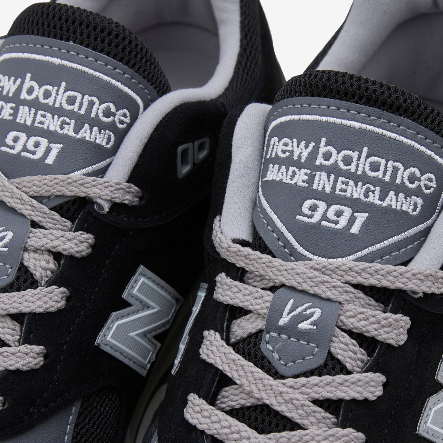 Made in UK 991v2 Black | Smoked Pearl | Silver