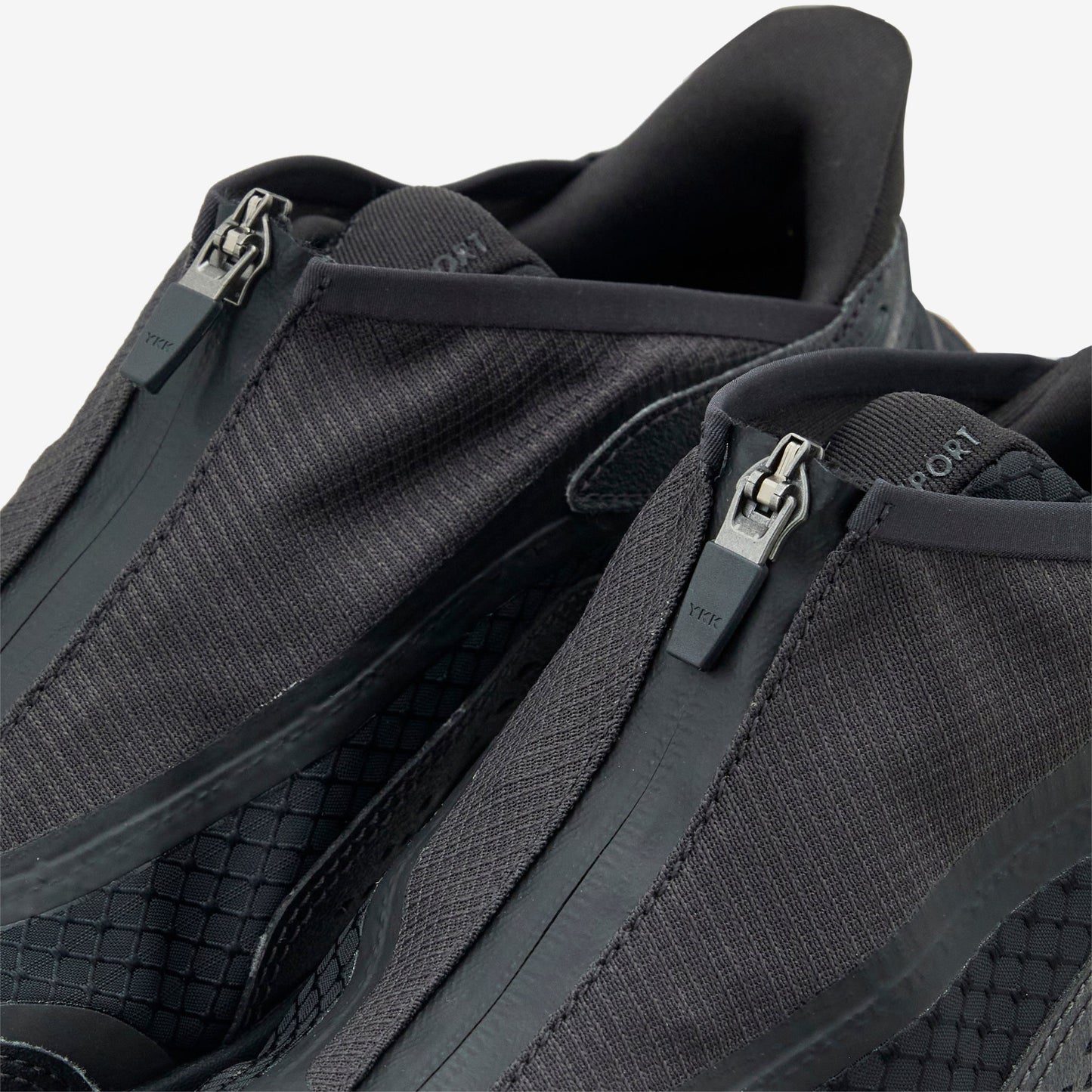 Project Transport Carbon Black | Black