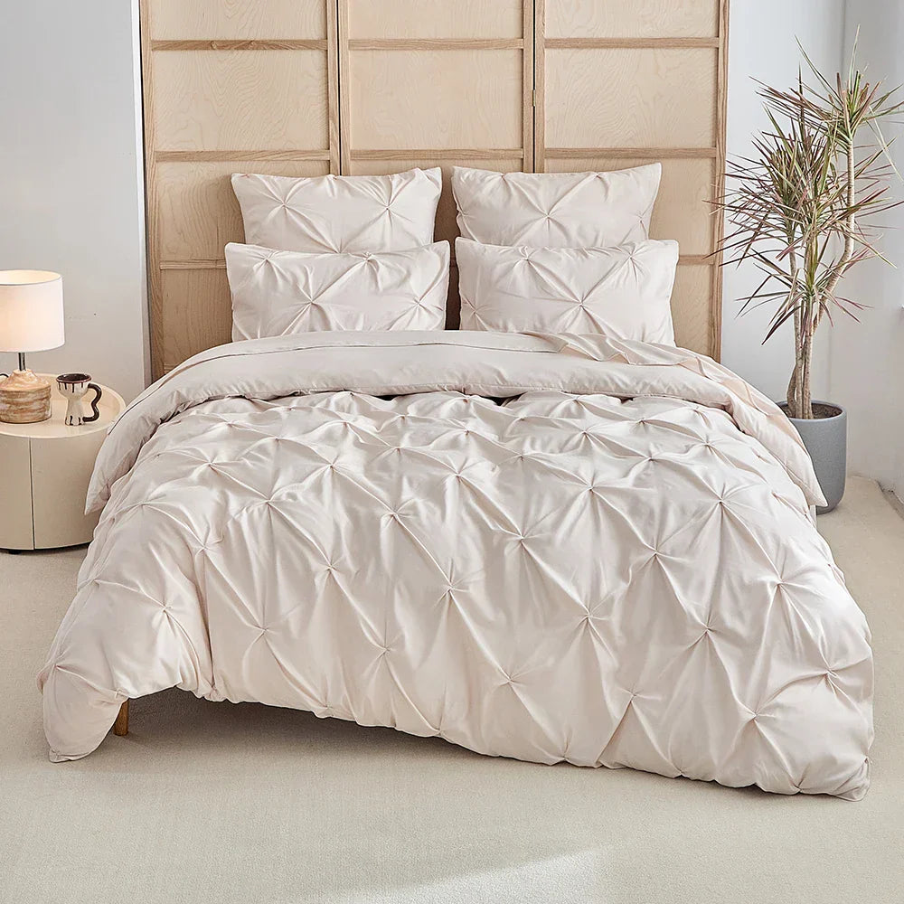 3pcs Bedding Cover .Craft twist design .Simple and superior .Soft and comfortable fabric .Suitable  men and women bedroom decoration